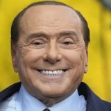 Pour le vieux milliardaire, qui glisse doucement vers la sortie de la vie politique italienne, il s'agit là d'une énième affaire parmi les innombrables procès qu'il a affrontés ces dernières décennies et qu'il a le plus souvent gagnés.